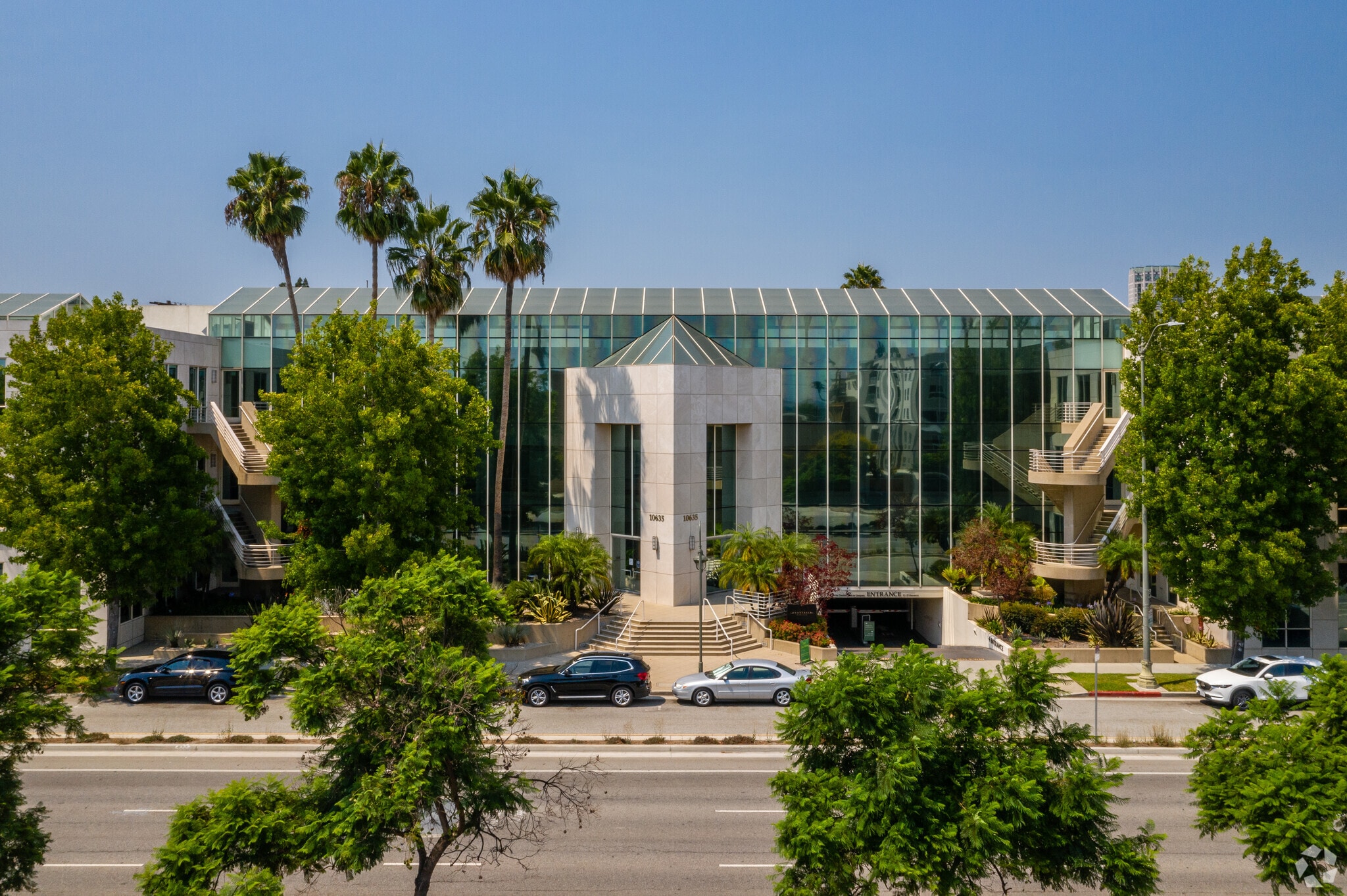 10635 Santa Monica Blvd, Los Angeles, CA for lease Primary Photo- Image 1 of 9