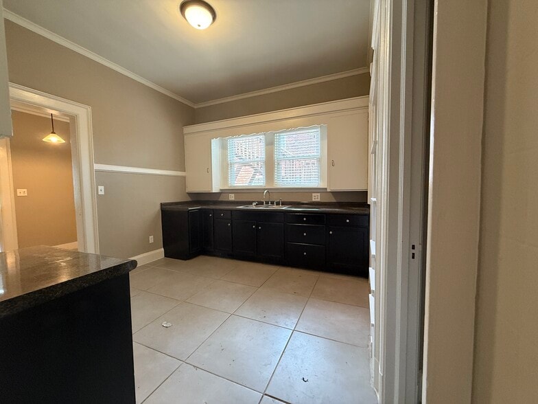 581 W Main St, Spartanburg, SC for lease - Building Photo - Image 2 of 20