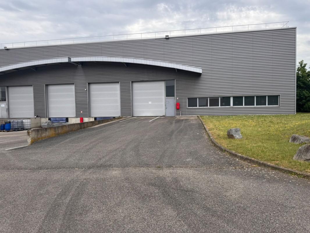 Flex in Saint-Priest for lease Building Photo- Image 1 of 12