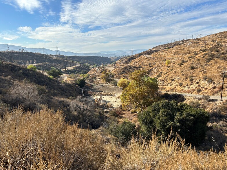 25121 Sierra Hwy, Santa Clarita, CA for sale - Primary Photo - Image 1 of 5