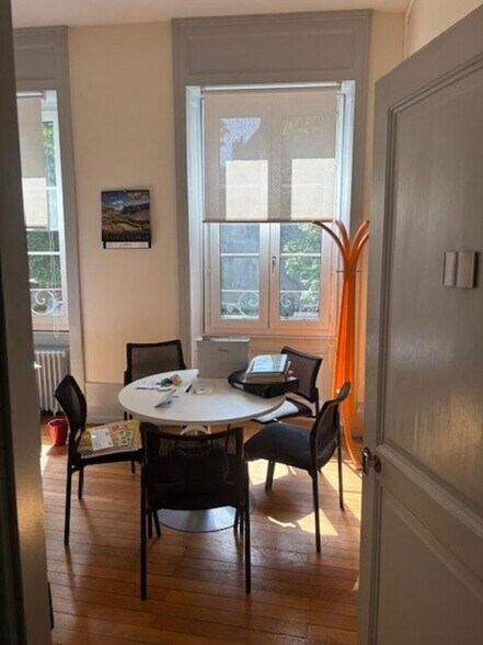 12 Rue De La Préfecture, Besançon for lease - Interior Photo - Image 3 of 9