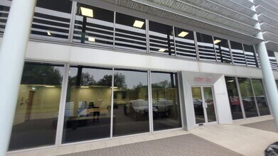 2-8 Dow Rd, Prestwick for lease Building Photo- Image 1 of 6