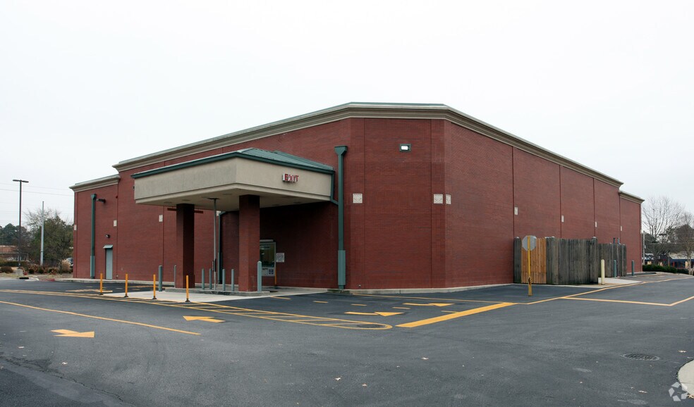 5675 Jonesboro Rd, Lake City, GA for lease - Building Photo - Image 3 of 6