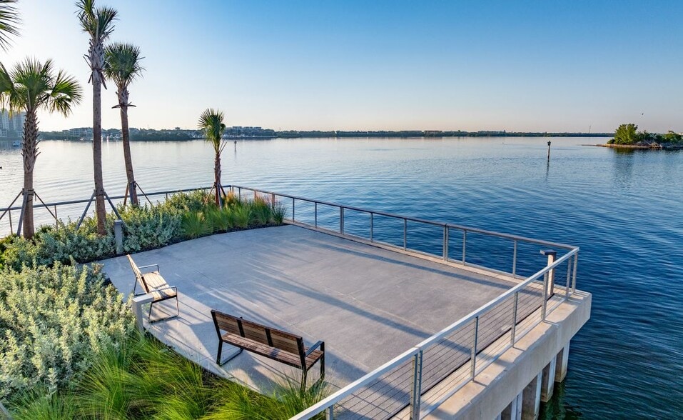 5440 W Tyson Ave, Tampa, FL à louer - Photo du bâtiment - Image 2 de 7