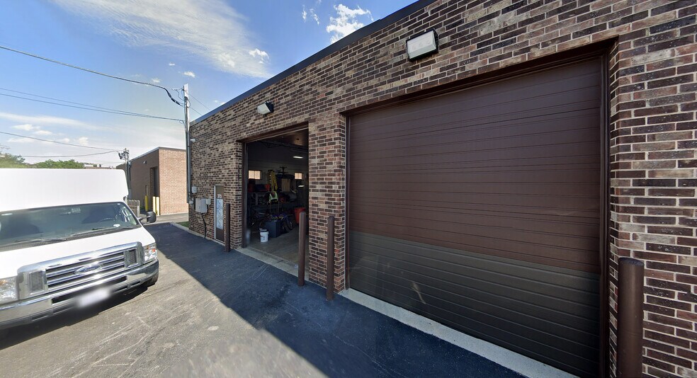 369-373 Balm Ct, Wood Dale, IL à louer - Photo du bâtiment - Image 3 de 5