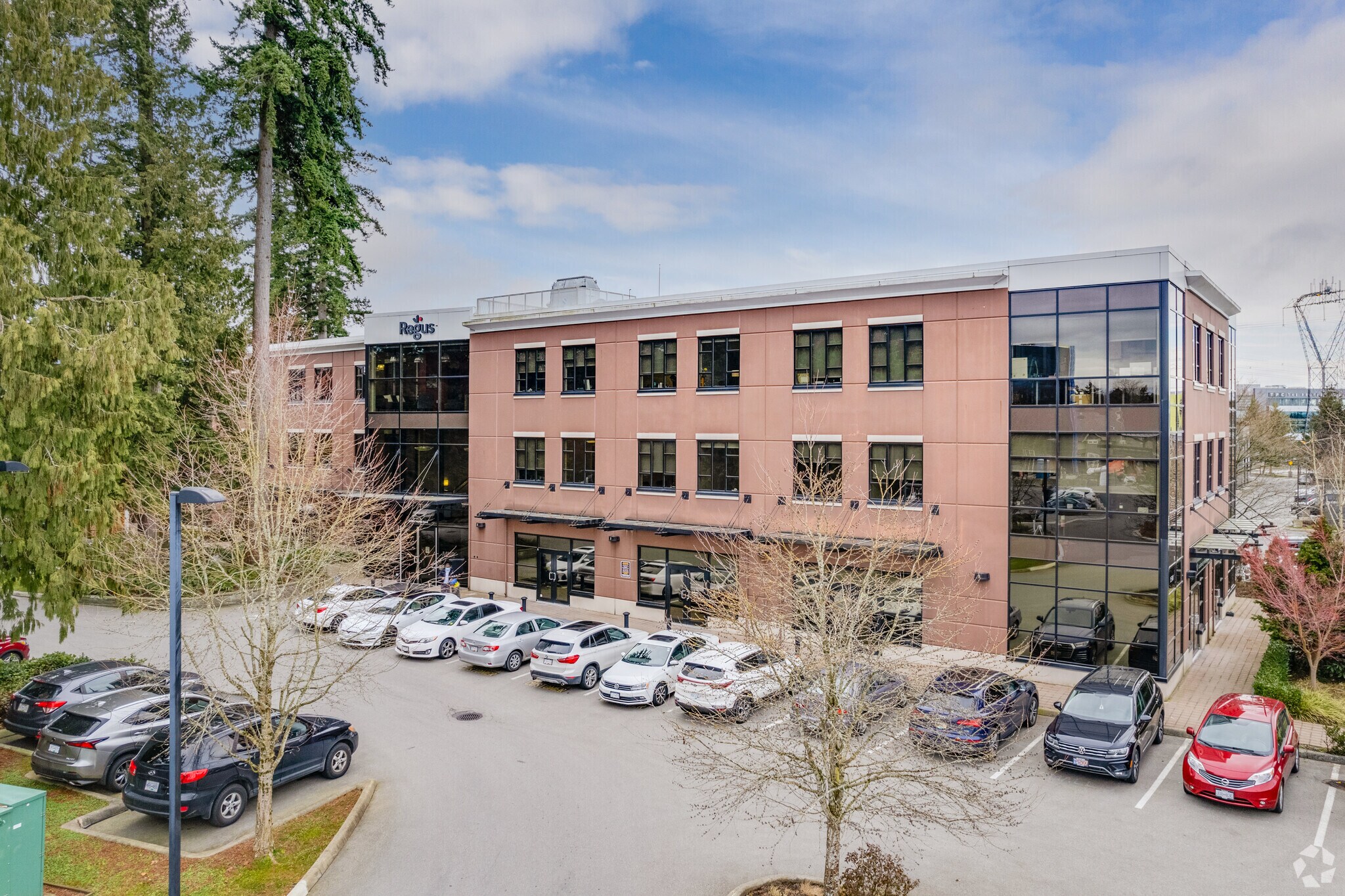 15300 Croydon Dr, Surrey, BC à louer Photo principale- Image 1 de 8