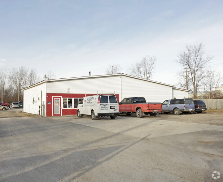 Port Huron Industrial Properties portfolio of 2 properties for sale on LoopNet.ca - Primary Photo - Image 1 of 18