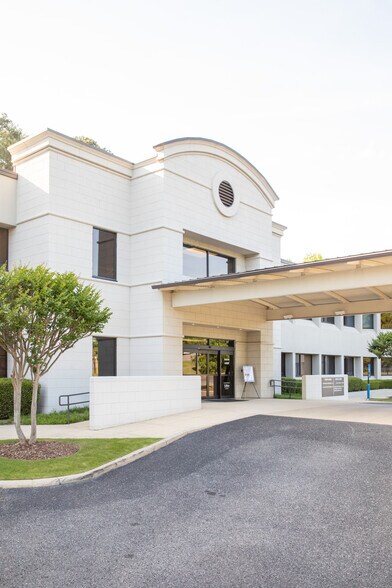 200 Montgomery Hwy, Birmingham, AL à louer - Photo du bâtiment - Image 2 de 15