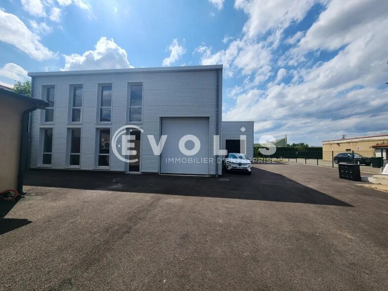 Flex in Chassieu for lease - Building Photo - Image 1 of 17