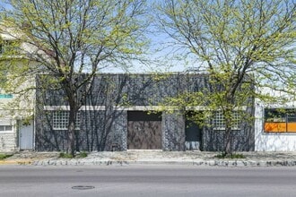 4620-4622 W Fullerton Ave, Chicago, IL à louer Photo du bâtiment- Image 2 de 11