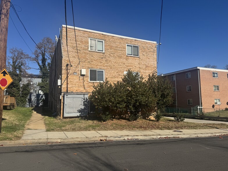 5324 C St SE, Washington, DC à vendre - Photo du bâtiment - Image 2 de 3