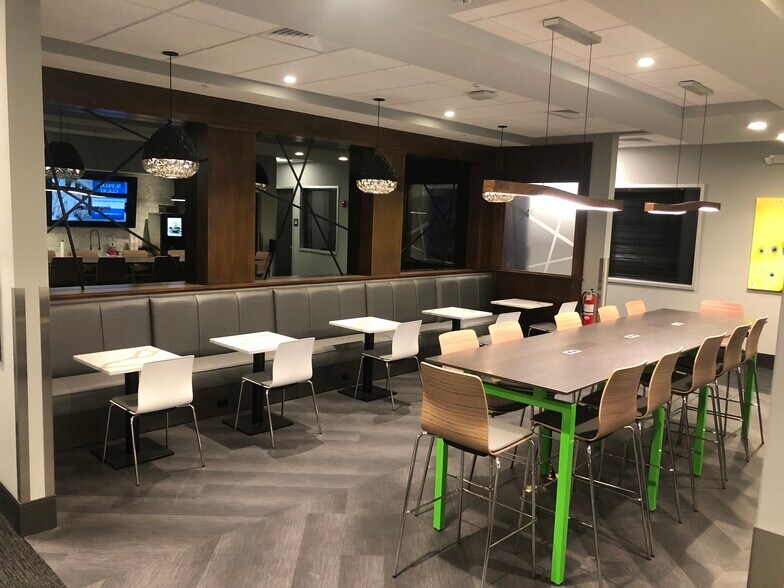 10255 Commerce Dr, Carmel, IN à louer - Photo intérieure - Image 3 de 23