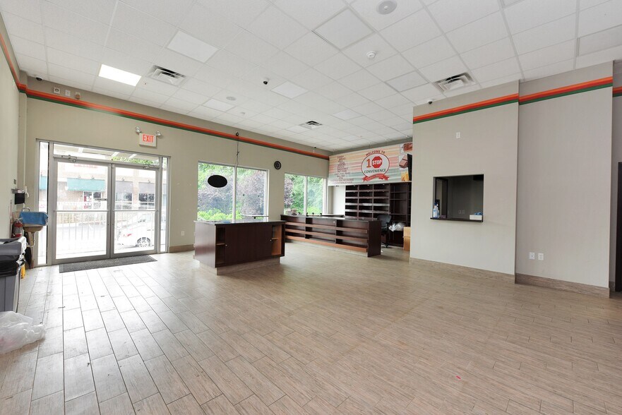 275 N Main St, Lodi, NJ à louer - Photo du bâtiment - Image 2 de 17