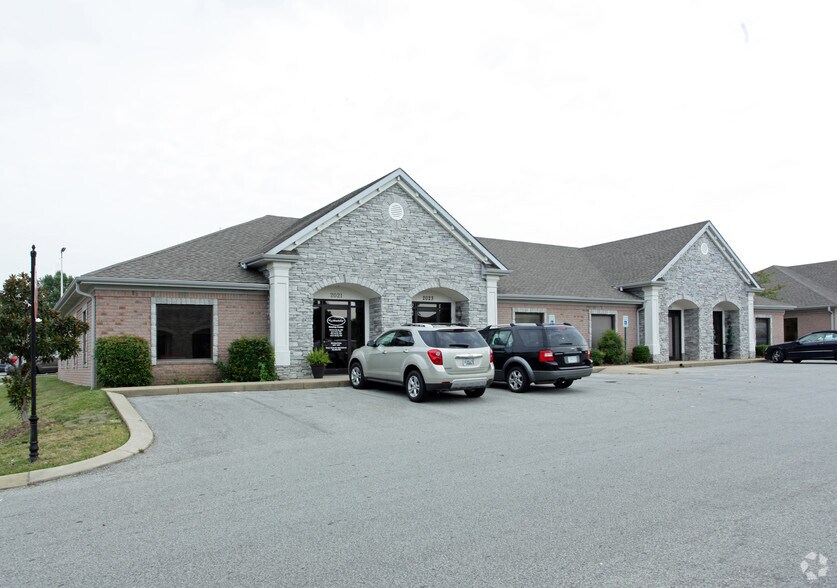 2021-2027 Greystone Sq, Jackson, TN à louer - Photo du bâtiment - Image 2 de 22
