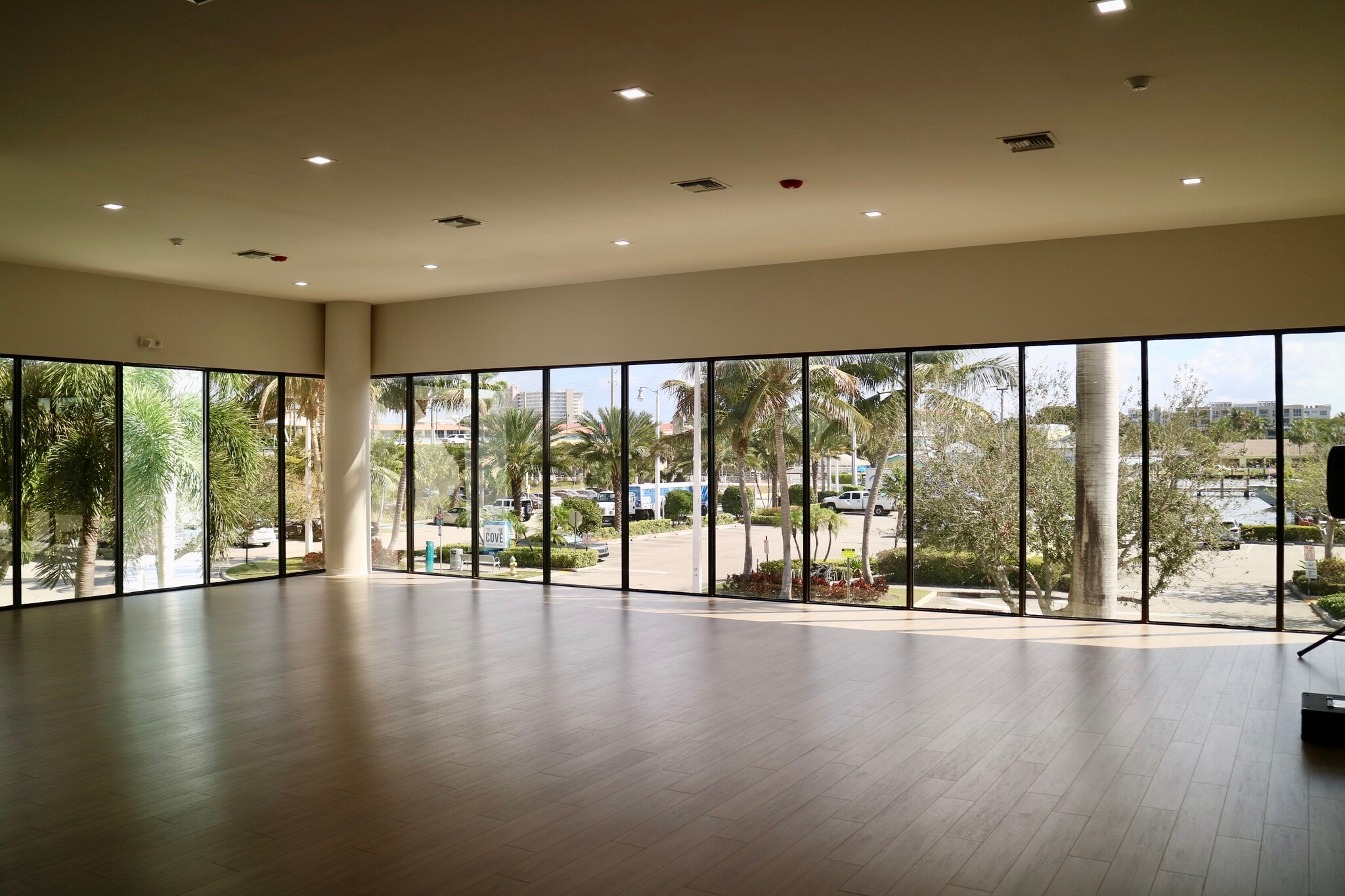 1680 SE 3rd Ct, Deerfield Beach, FL for lease Interior Photo- Image 1 of 8