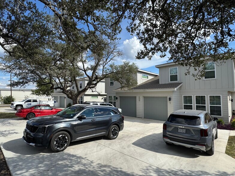 409 E Brier Ln, Burnet, TX à vendre - Photo du bâtiment - Image 3 de 6