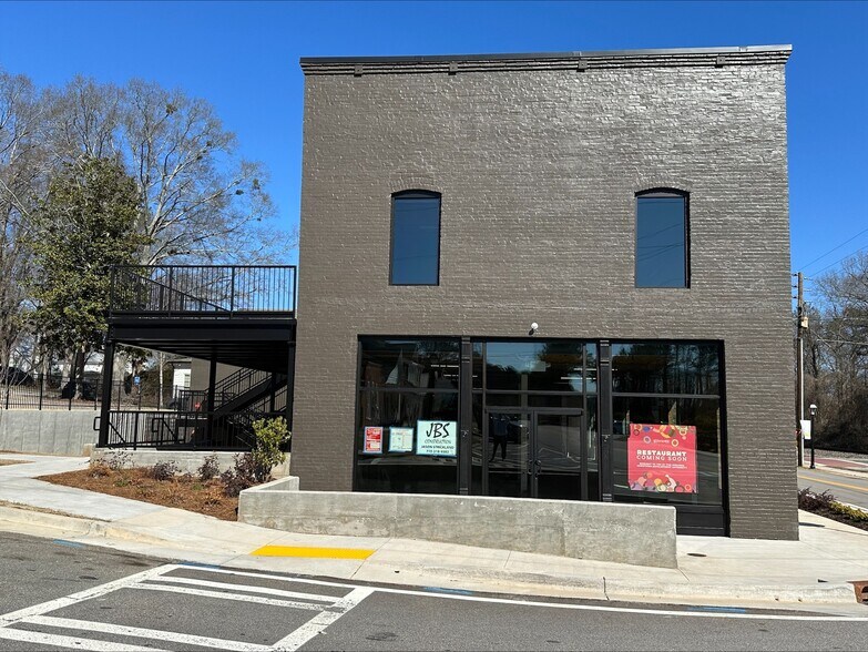 597 Main St, Suwanee, GA à louer - Photo du bâtiment - Image 3 de 14