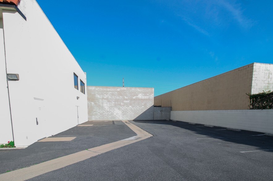 1314 W 5th St, Santa Ana, CA à louer - Photo du bâtiment - Image 2 de 30