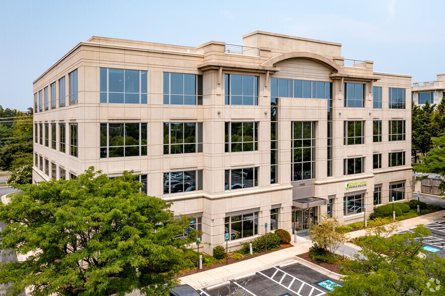 15001 Shady Grove Rd, Rockville, MD for lease - Building Photo - Image 1 of 6