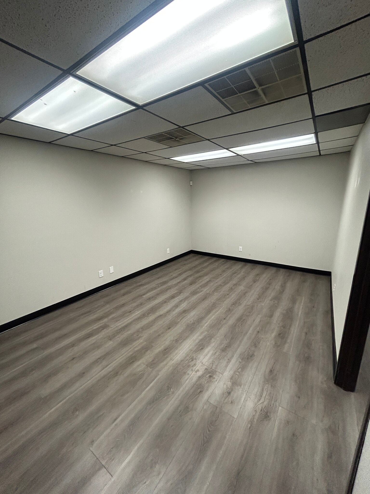 11295 Sunrise Gold Cir, Rancho Cordova, CA for lease Interior Photo- Image 1 of 7