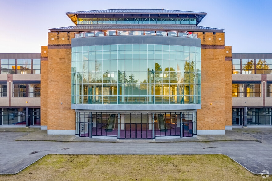 14178 104th Ave, Surrey, BC for lease - Building Photo - Image 3 of 5