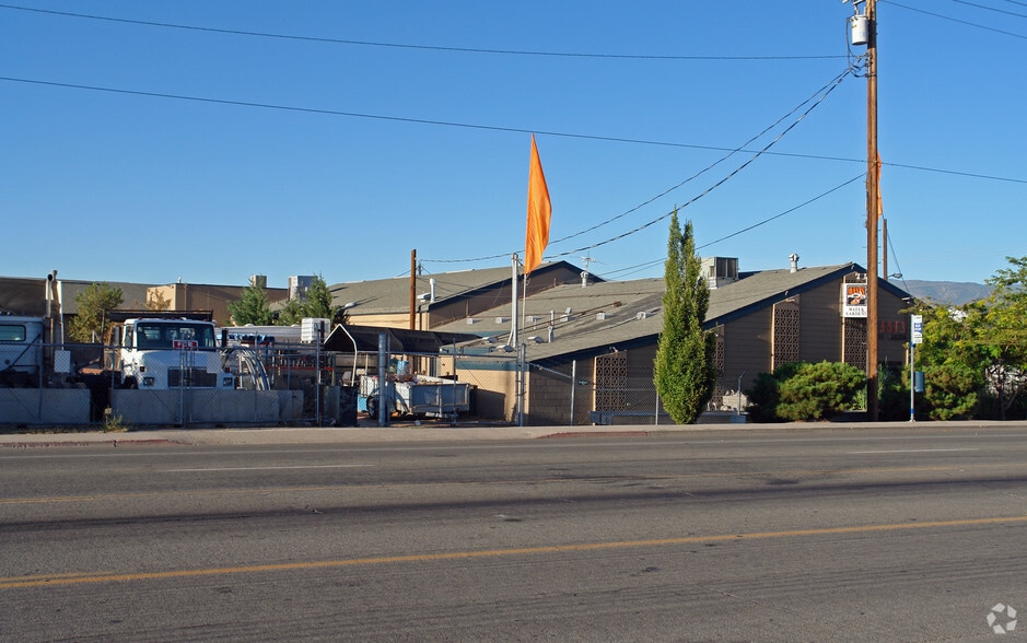 881 E Glendale Ave, Sparks, NV à vendre - Photo du bâtiment - Image 2 de 11
