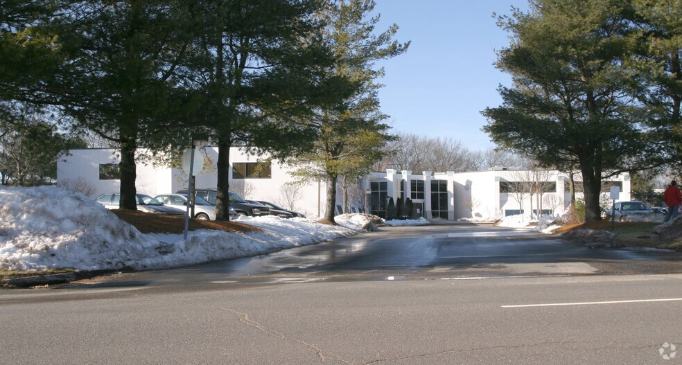 4 Griffin Rd N, Windsor, CT for lease - Building Photo - Image 2 of 4