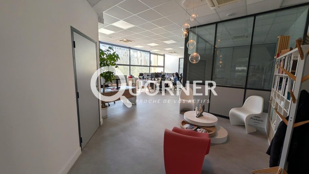 Bureau dans Fréjus à vendre - Photo du bâtiment - Image 1 de 7