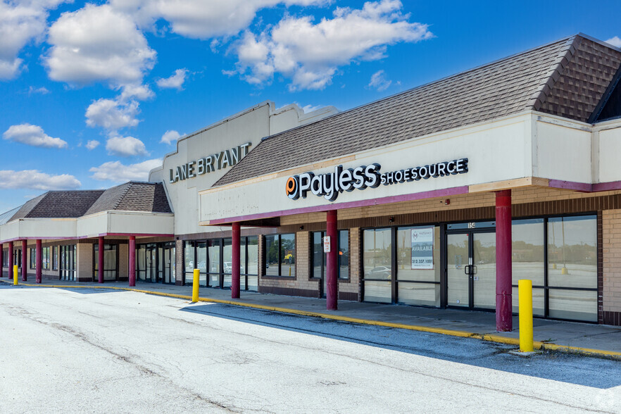 100-196 Town Center Rd, Matteson, IL for lease - Building Photo - Image 1 of 28