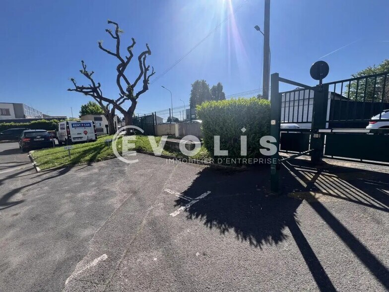 Flex in Fontenay-sous-Bois for lease - Building Photo - Image 2 of 20