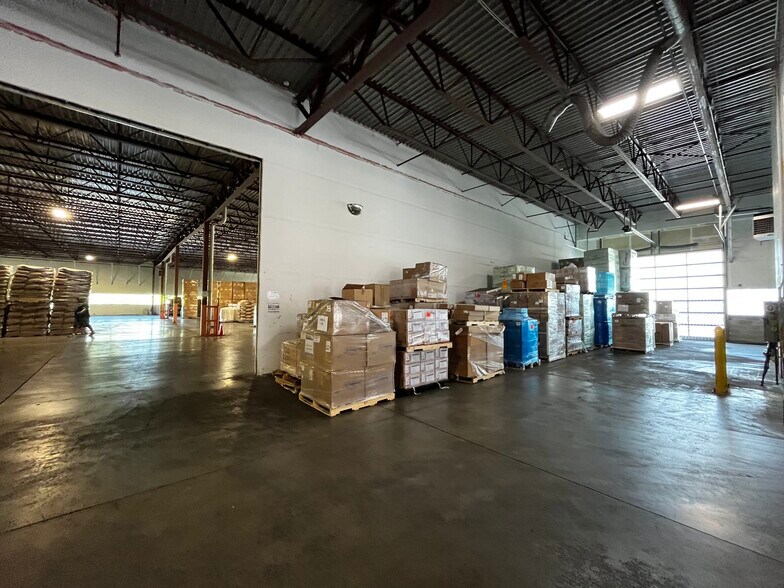 347-374 Lang Blvd, Buffalo, NY à louer - Photo du bâtiment - Image 3 de 12