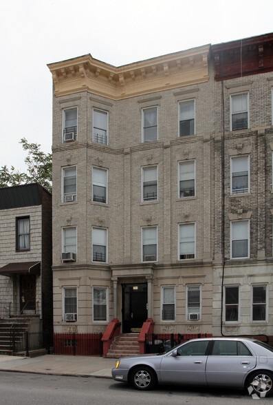 208 Sumpter St, Brooklyn, NY for sale - Primary Photo - Image 1 of 5