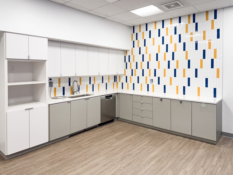 4 Copley Pky, Morrisville, NC for lease - Interior Photo - Image 3 of 15