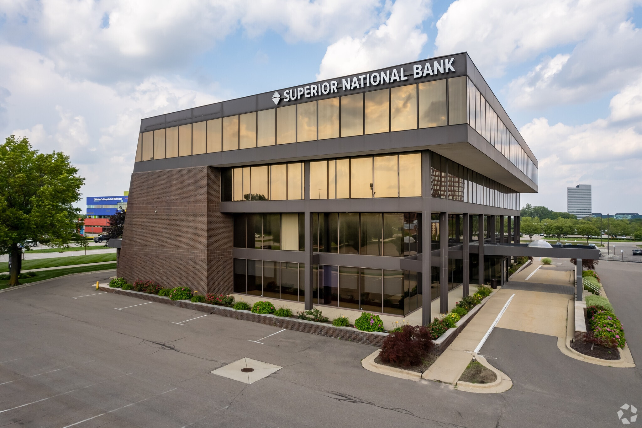 363 W Big Beaver Rd, Troy, MI for lease Building Photo- Image 1 of 9