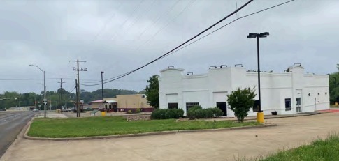 1711 W Palestine Ave, Palestine, TX for lease - Building Photo - Image 1 of 3