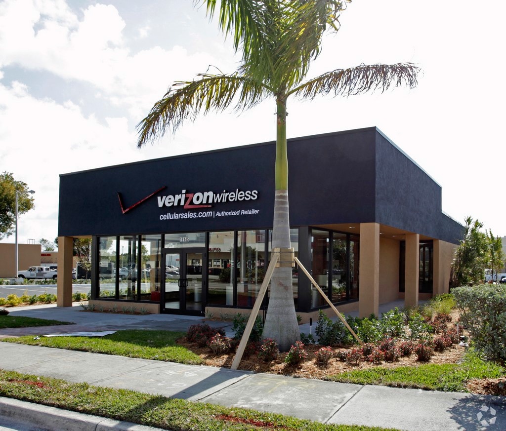 19101 S Dixie Hwy, Miami, FL for lease Primary Photo- Image 1 of 7