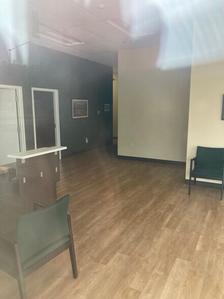 325 E Madison St, Eau Claire, WI à louer - Photo intérieure - Image 2 de 3