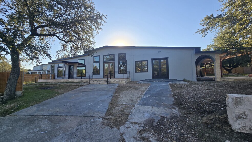 17621 Stacey Ln, Lago Vista, TX à louer - Photo du bâtiment - Image 2 de 11