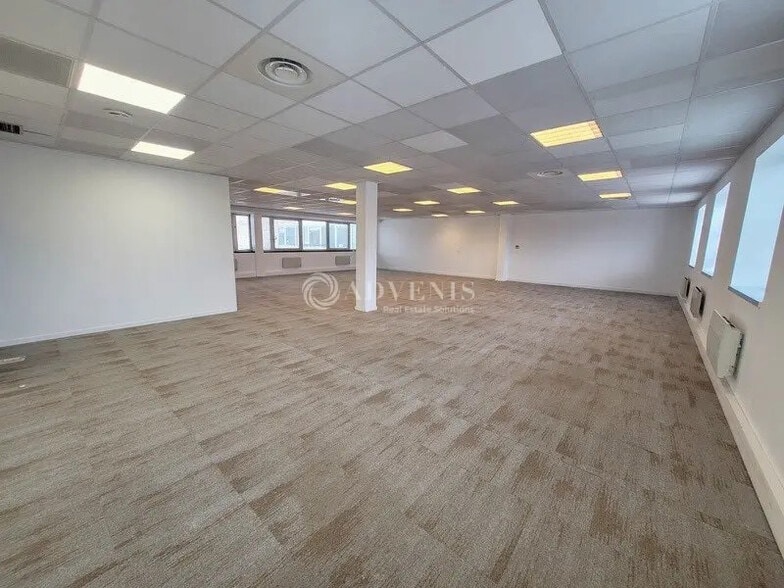 Office in Cergy for lease - Interior Photo - Image 2 of 10