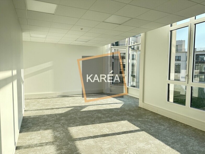 Office in Chessy for lease - Interior Photo - Image 3 of 10