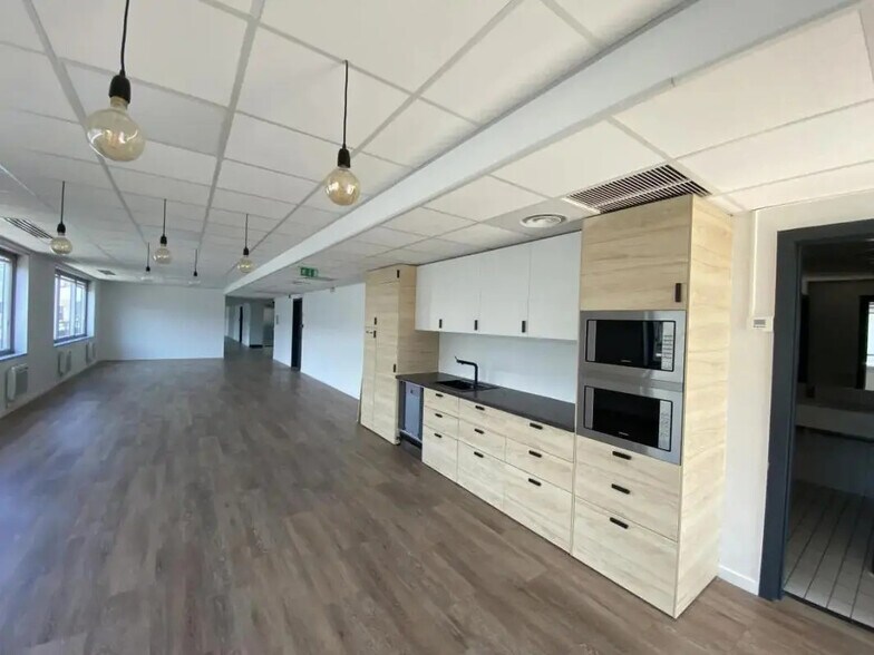 Office in Boulogne-Billancourt for sale - Building Photo - Image 2 of 11