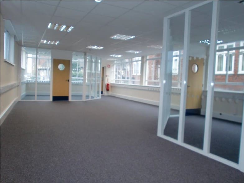 35 Iron Gate, Derby for lease - Interior Photo - Image 3 of 7