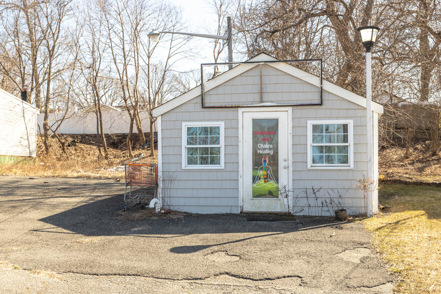 1116 Middle Country Rd, Selden, NY à vendre - Photo de construction - Image 3 de 3