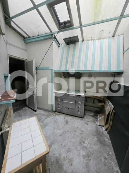 Commerce de détail dans Reims à vendre - Photo du bâtiment - Image 3 de 12