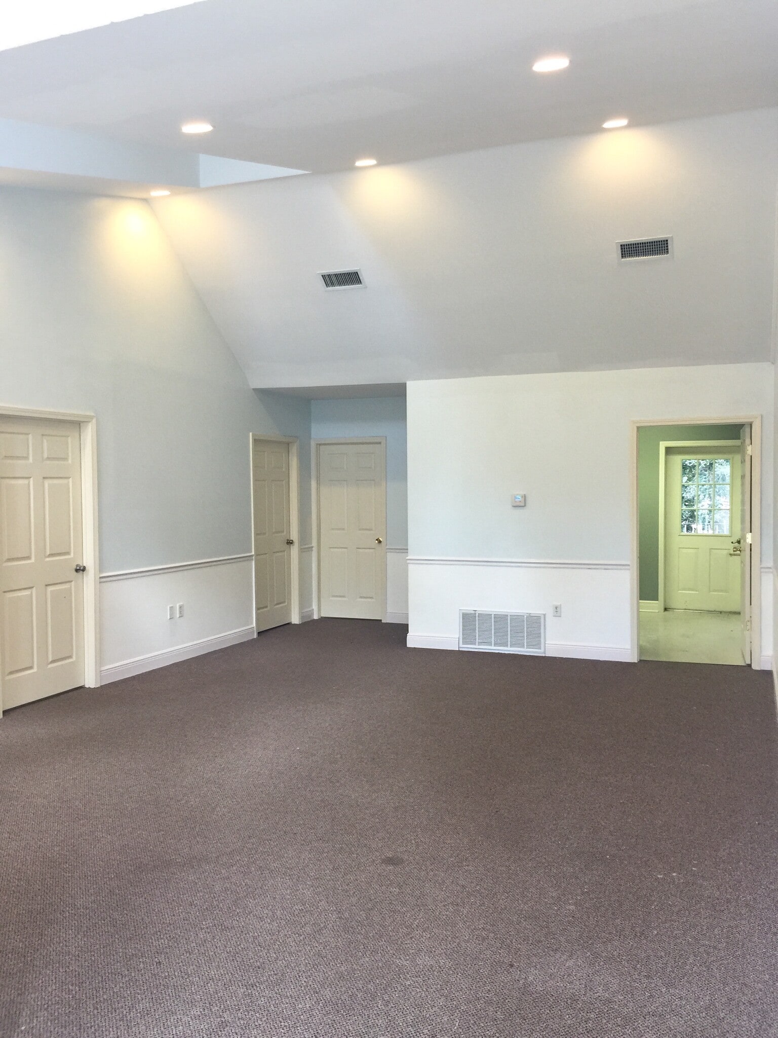 2113 Government St, Ocean Springs, MS for lease Interior Photo- Image 1 of 2