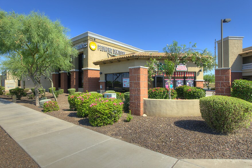 5940 W Union Hills Dr, Glendale, AZ à louer - Photo du bâtiment - Image 2 de 5