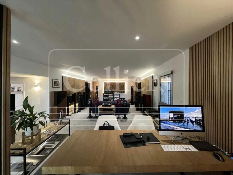 Retail in Aix-en-Provence for lease - Interior Photo - Image 2 of 7