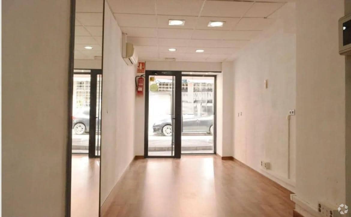 Madrid, MAD 28045 - Unit Puerta L3 - - Interior Photo - Image 2 of 15