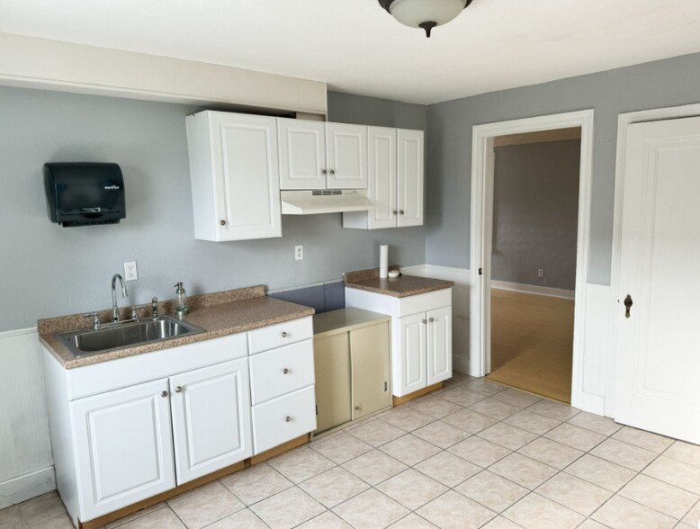 4142 Crescent Dr, Saint Louis, MO for sale - Building Photo - Image 2 of 26