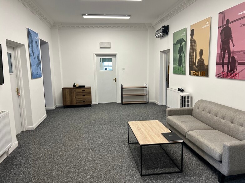 36-38 Church Rd, Burgess Hill à louer - Photo intérieure - Image 2 de 12